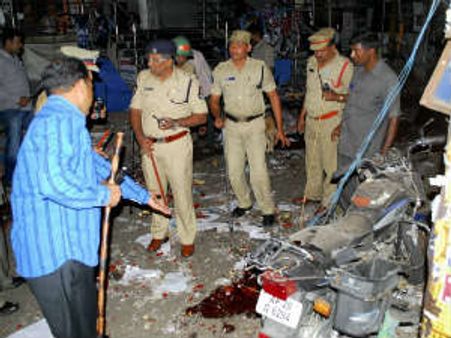 ஹைதராபாத் குண்டுவெடிப்புகளுக்கு காரணம் 'ஹூஜி' தீவிரவாத அமைப்பு?