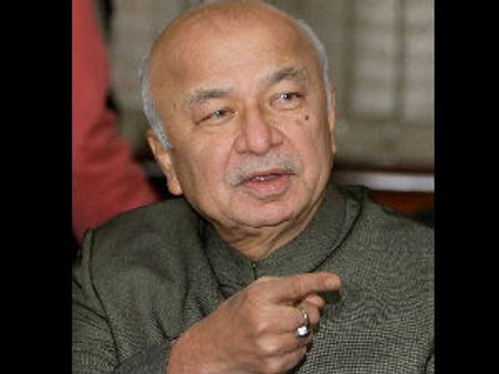 ஹைதராபாத் குண்டுவெடிப்புகளில் 14 பேர் பலி-119 பேர் படுகாயம்: சம்பவ இடத்தை பார்வையிட்ட ஷிண்டே தகவல்