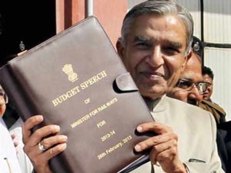 ரயில்வே பட்ஜெட் இல்லை ரேபரேலி பட்ஜெட்: பா.ஜ.க: பி.எஸ்.பி, எஸ்.பி கட்சிகள் புறக்கணிப்பு