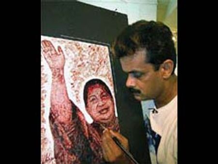 ஹூசைனி வடித்த ஜெ. ரத்த சிலை: ரத்த தான வங்கி அமைப்பினர் கொதிப்பு