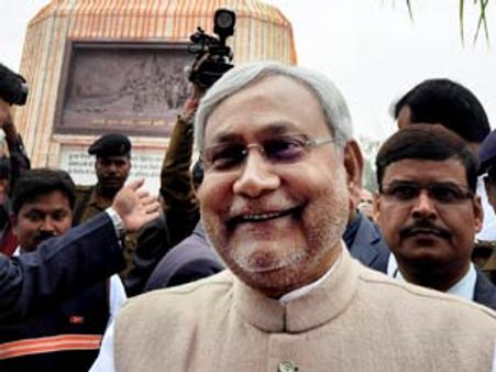 பட்ஜெட்டுக்கு நிதிஷ்குமார் பாராட்டு- அணி மாறுவாரோ பீதியில் பாஜக!