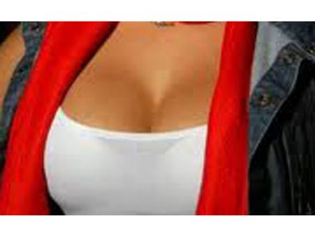 மார்பகங்களால் மூச்சுத் திணறடித்து காதலனை கொல்ல முயன்ற பெண்!