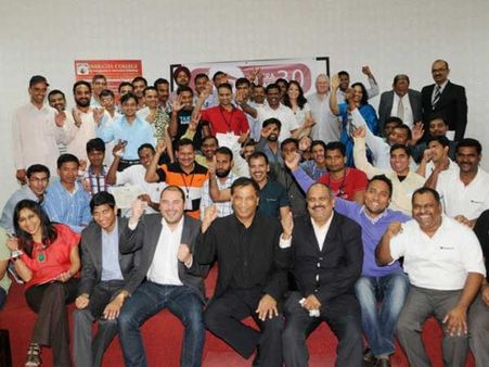 ஸ்போக்கன் இங்கிலீஸ், கணினிப் பயிற்சி -துபாய் தொழிலாளர்களுக்கு சான்றிதழ், பாராட்டு