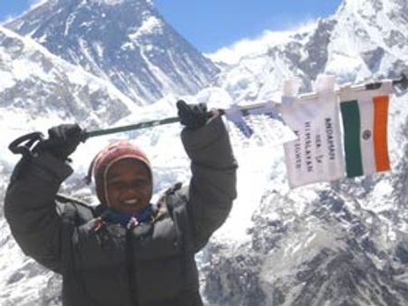 கிளிமஞ்சாரோவிலும் ஏறி 7 வயது இந்திய சிறுவன் சாதனை!!