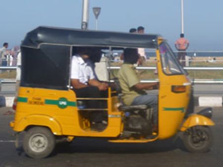 டெசோ பந்த்: தமிழகம் முழுவதும் பரவலாக கடைகள் அடைப்பு, பஸ், ஆட்டோ ஓடுகிறது