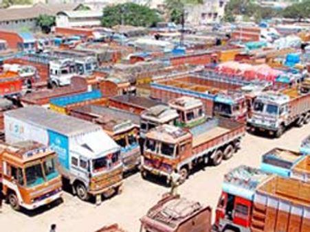 டீசல் விலை உயர்வை கண்டித்து ஏப்ரல் 1ம் தேதி முதல் லாரி ஸ்டிரைக்: தமிழகத்தில் 5 லட்சம் லாரிகள் ஓடாது