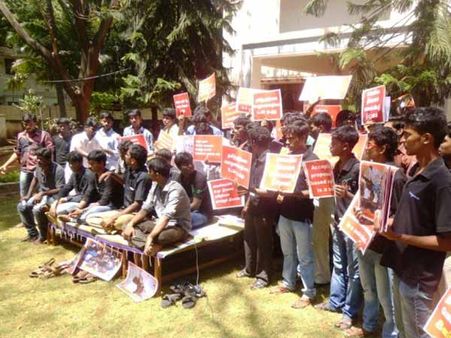 தமிழீழத்துக்காக தமிழகம், புதுவையில் 5- வது நாளாக தொடரும் மாணவர் போராட்டம்