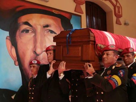 ஹியூகோ சாவேஸ் உடல் கராகஸ் ராணுவ அருங்காட்சியகத்தில் அடக்கம்... லட்சக்கணக்கானோர் கண்ணீர் அஞ்சலி