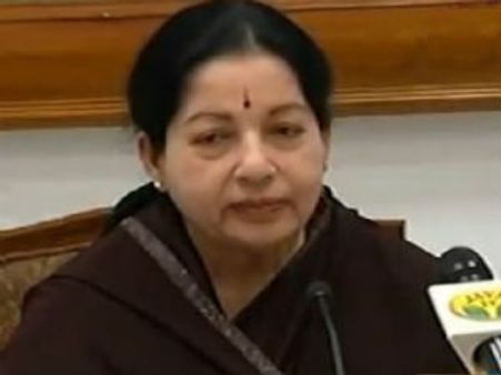 இஞ்சி/பூண்டு விழுது அரைக்க சத்துணவுக் கூடங்களுக்கு மிக்ஸி.. ஜெ. உத்தரவு