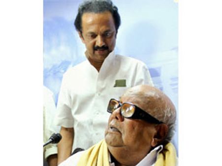 மத்திய அரசுக்கு திமுக ஆதரவு வாபஸ்-கருணாநிதி அறிவிப்பு; அமைச்சர்கள் ராஜினாமா