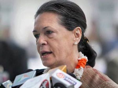 மத்திய அரசில் இருந்து திமுக விலகல் பற்றி கருத்து கூற இயலாது: காங்கிரஸ் தலைவர் சோனியா