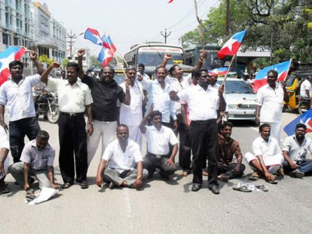 இலங்கை விவகாரம்: மதுரையில் திருமா கட்சியினர் திடீர் சாலை மறியல்