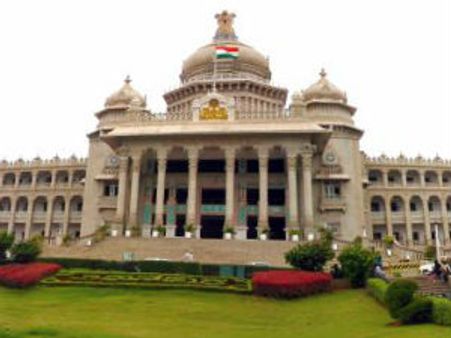 கர்நாடகத்தில் மே 5ம் தேதி சட்டமன்றத் தேர்தல்: நடுக்கத்தில் பாஜக!