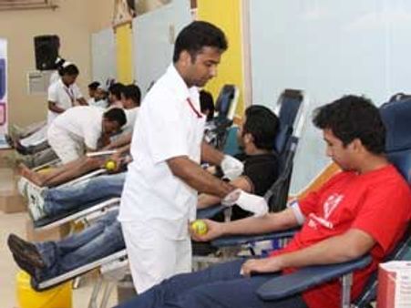 குவைத்தில் மாபெரும் ரத்ததான முகாம்: 300க்கும் மேற்பட்டோர் பங்கேற்பு