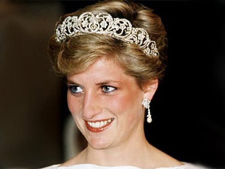 இளவரசி டயானாவின் 10 உடைகள் ரூ. 6.6 கோடிக்கு ஏலம்