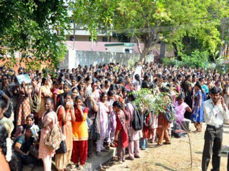 ஐ.பி.எல்: இலங்கை வீரர்களை நீக்காவிட்டால் மைதானங்களை முற்றுகையிடுவோம்... மாணவர்கள் எச்சரிக்கை