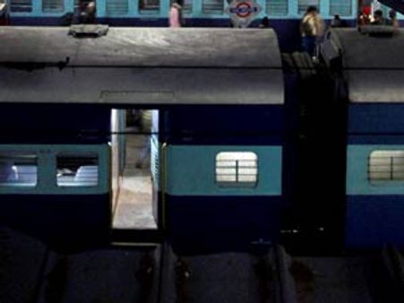 நாளைக்குள் குருவாயூர், அனந்தபுரி, குமரி எக்ஸ்பிரஸ் பெட்டிகளை எரிப்போம், அல்லது கழற்றுவோம்: மிரட்டல்