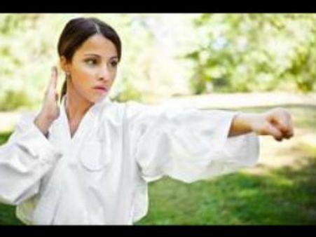 பாலியல் வன்கொடுமைகள்: கல்வி நிறுவனங்களில் கட்டாயமாக்கப்படும் தற்காப்பு பயிற்சி