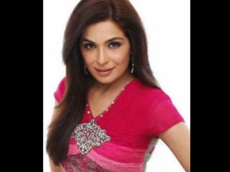 பாக் தேர்தல் - இம்ரான் கானை 'தகர்க்க' களம் இறக்கப்படும் கவர்ச்சி நடிகை மீரா!