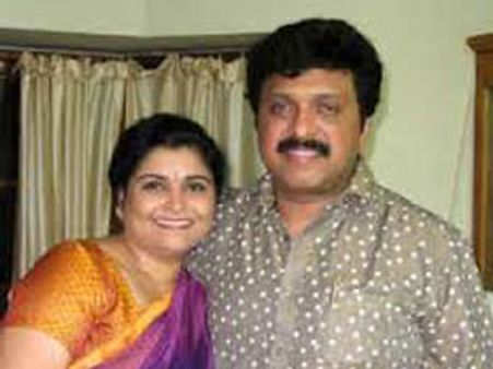 கணேஷ்குமார் ரூ.22 கோடி நஷ்டஈடு தரவேண்டும்: மனைவி யாமினி வழக்கு