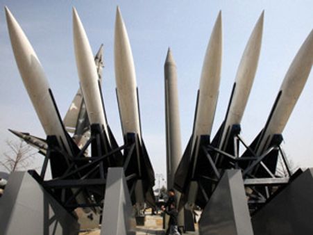 போர் பதற்றம்: வடகொரியாவுக்கு அமெரிக்கா கடும் எச்சரிக்கை! தூதரகங்களுக்குகெடு!!