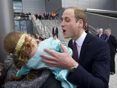 இளவரசரஸ் வில்லியம்ஸ் கொடுத்த முத்தம்… வெட்கப்பட்டு விலகிய சிறுமி!