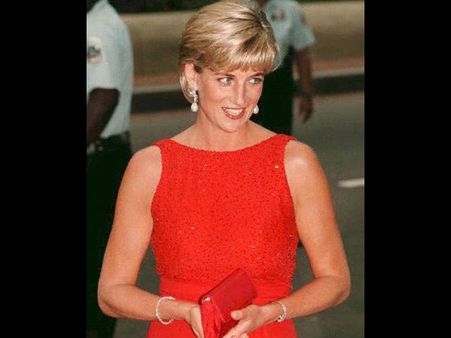 ஆண் வேடமிட்டு லண்டன் 'கே' பாருக்கு சென்ற இளவரசி டயானா