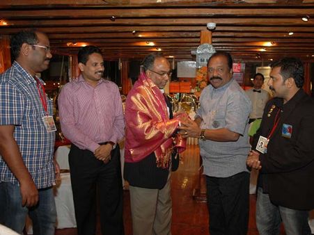 துபையில் ரோட்டரி பயிற்சி நிறைவு விழா- ஈடிஏ அக்பர் கானுக்கு பாராட்டு