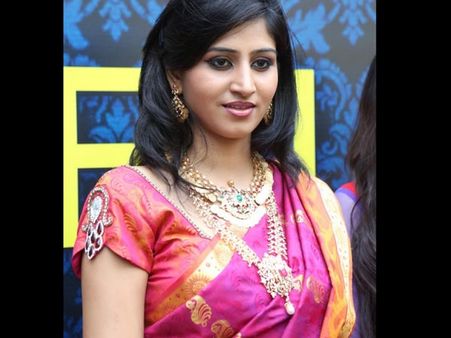 நடுத்தர மக்களுக்கு இது தங்கமான நேரம்... நகைக்கடைகளில் குவியுது கூட்டம்!