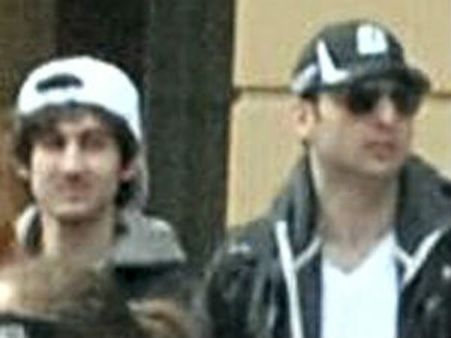 பாஸ்டன் குண்டுவெடிப்பு: போலீஸ் துப்பாக்கிச் சூட்டில் செசன்ய தீவிரவாதி சாவு- சகோதரனுக்கு வலை