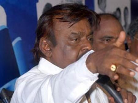 அடுத்த தேர்தலில் ஜெ. அதிகாரத்தில் இருக்க மாட்டார்: புழல் சிறையில் விஜயகாந்த் ஆவேசம்!