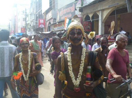 நாளை ஆற்றில் இறங்குகிறார் கள்ளழகர்: மதுரை வரும் கள்ளழகரை எதிர்கொண்டு அழைக்கும் அழகர்கள்...!