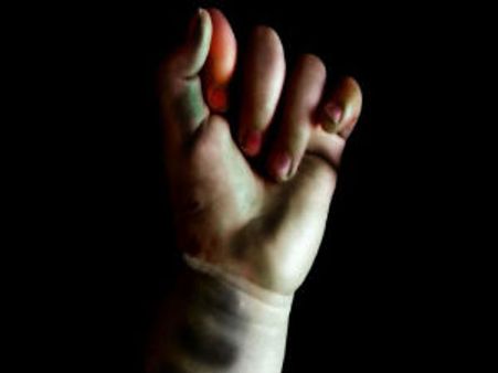 முதல் நபர் கற்பழித்தவுடன் மயங்கிய 5 வயது டெல்லி சிறுமியை பலாத்காரம் செய்த காமுகன்