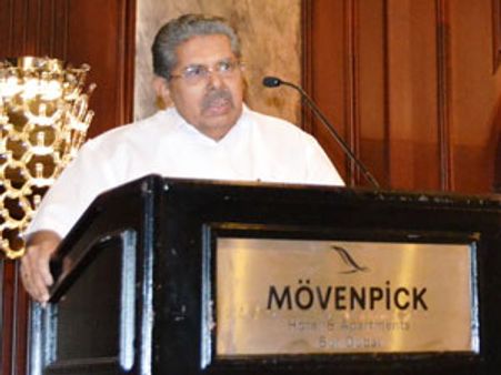 வெளிநாடுகளில் அல்லல்படும் இந்தியர்களுக்கு தூதரகம் மூலம் உதவி செய்யப்படுகிறது: வயலார் ரவி