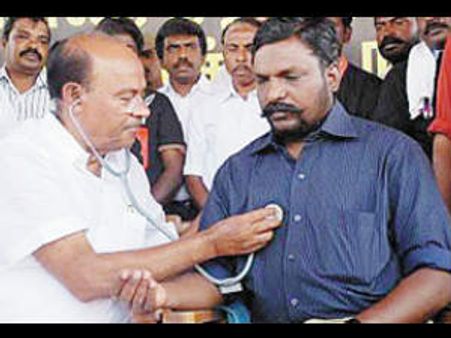 திருமாவை கைது செய்ய கோரி ராமதாஸ் ஆர்ப்பாட்டம்.. ராமதாஸை கைது செய்ய கோரி திருமா ஆர்ப்பாட்டம்!