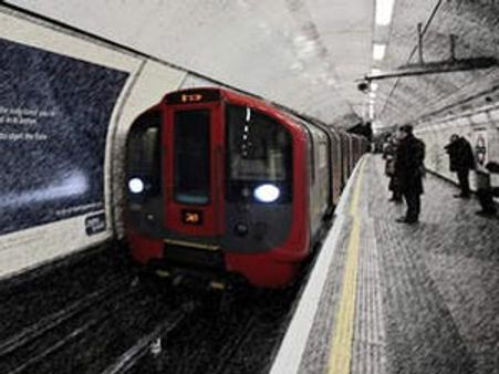 ரயில் நிலையத்தில் பிரசவம்: குழந்தைக்கு வாழ்நாள் முழுவதும் இலவச ரயில் பயண சலுகை