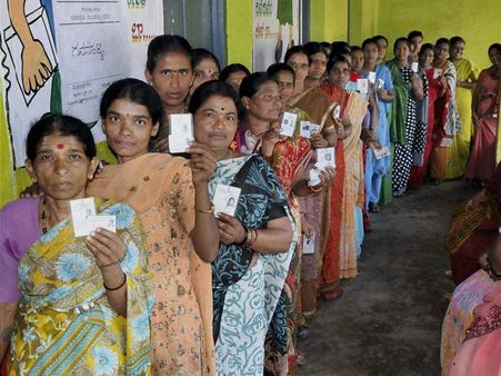 கர்நாடக சட்டசபைத் தேர்தல்: காலையில் வேகம் - பிற்பகலில் மந்தம் - மாலையில் விறுவிறு!