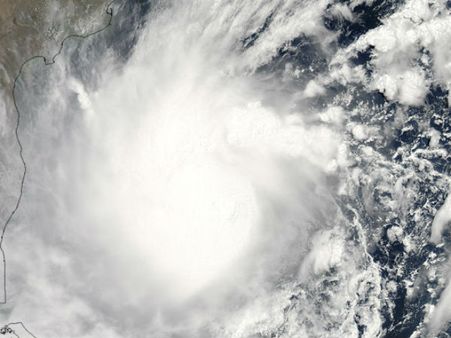 அதெப்படி சிங்கள மன்னன் மகாசேனவின் பெயரை புயலுக்கு வைக்கலாம்? இலங்கையில் களேபரம்!