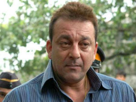 தடா நீதிமன்றத்தில் சஞ்சய் தத் சரணடைந்தார்! உயிருக்கு ஆபத்து என வந்த மர்ம கடிதத்தால் பரபரப்பு!