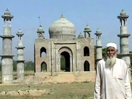 உ.பி.யில் 2 தாஜ்மகால்: ஒன்று ஷாஜகான் கட்டியது, மற்றொன்று ரிடையர்ட் போஸ்ட் மாஸ்டர் கட்டியது