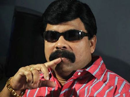 பவர் ஸ்டார் சீனிவாசன் ஜாமீன் மனுக்கள் தள்ளுபடி!