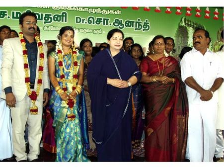 நாஞ்சில் சம்பத் இல்ல திருமண விழா: முதல்வர் ஜெயலலிதா நேரில் வாழ்த்து