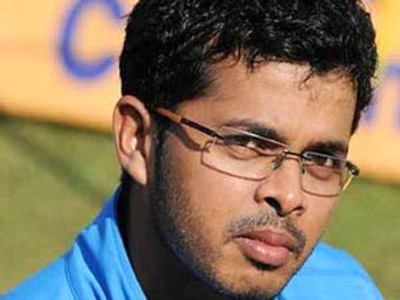 2லட்சத்துக்கு டிரஸ்... கேர்ள் பிரண்ட்க்கு காஸ்ட்லி போன்: கலக்கிய ஸ்ரீசாந்த்