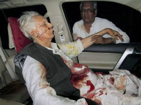 நக்ஸல் தாக்குதல்: சுக்லாவை காப்பாற்ற முடியாமல் போனதால் தற்கொலை செய்து கொண்ட பாதுகாவலர்