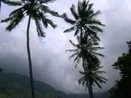 வந்தது சாரல் மழை... குற்றாலத்தில் தொடங்குகிறது சீசன்