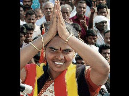 ஜெ.வை சந்தித்த தேமுதிக எம்.எல்.ஏ. சேந்தமங்கலம் சாந்திக்கு துப்பாக்கி போலீஸ் பாதுகாப்பு