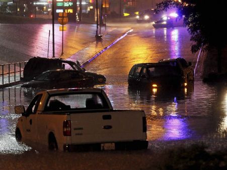 அமெரிக்காவின் ஒக்லஹோமாவில் மீண்டும் சூறாவளி புயல்-5 பேர் பலி!