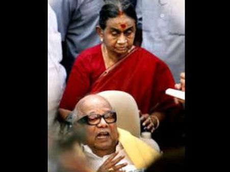 விமானத்தில் பயணம் செய்ய தயாளுவின் உடல்நிலை உகந்தது அல்ல..: கருணாநிதி