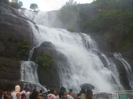 குற்றாலத்துக்கு கிளம்புங்க பாஸூ!!