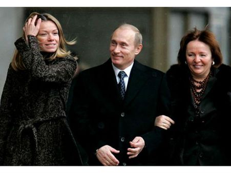 திருமணமாகி 30 ஆண்டுகள் கழித்து மனைவியை விவாகரத்து செய்யும் ரஷ்ய அதிபர் புதின்